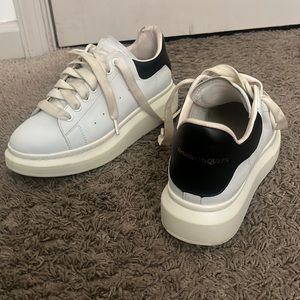 alexander mcqueens size 6